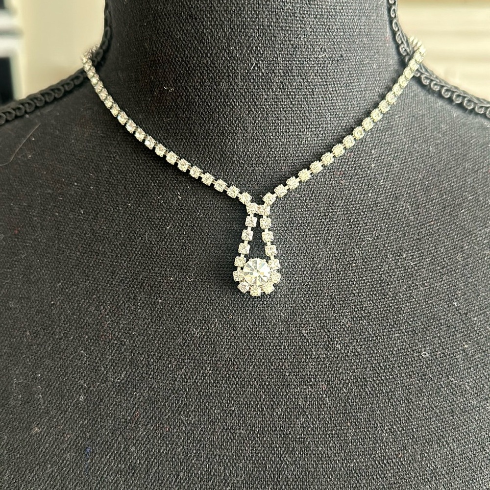 NWOT rhinestone necklace